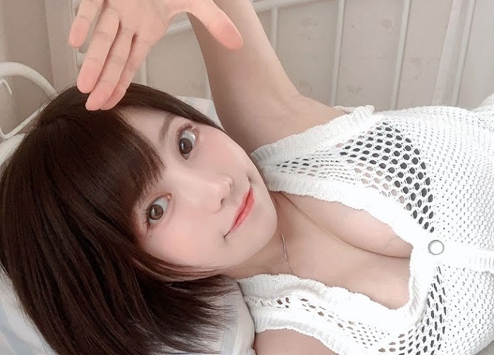 悲報 フォロワー100万人セクシー女性youtuber 収益化剥奪され泣くｗｗｗｗ