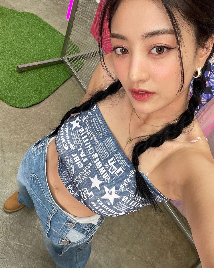 ジヒョ 胸 おっぱい 乳輪 インスタ エロ TWICE