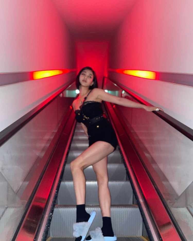 ジヒョ 胸 おっぱい 乳輪 インスタ エロ TWICE