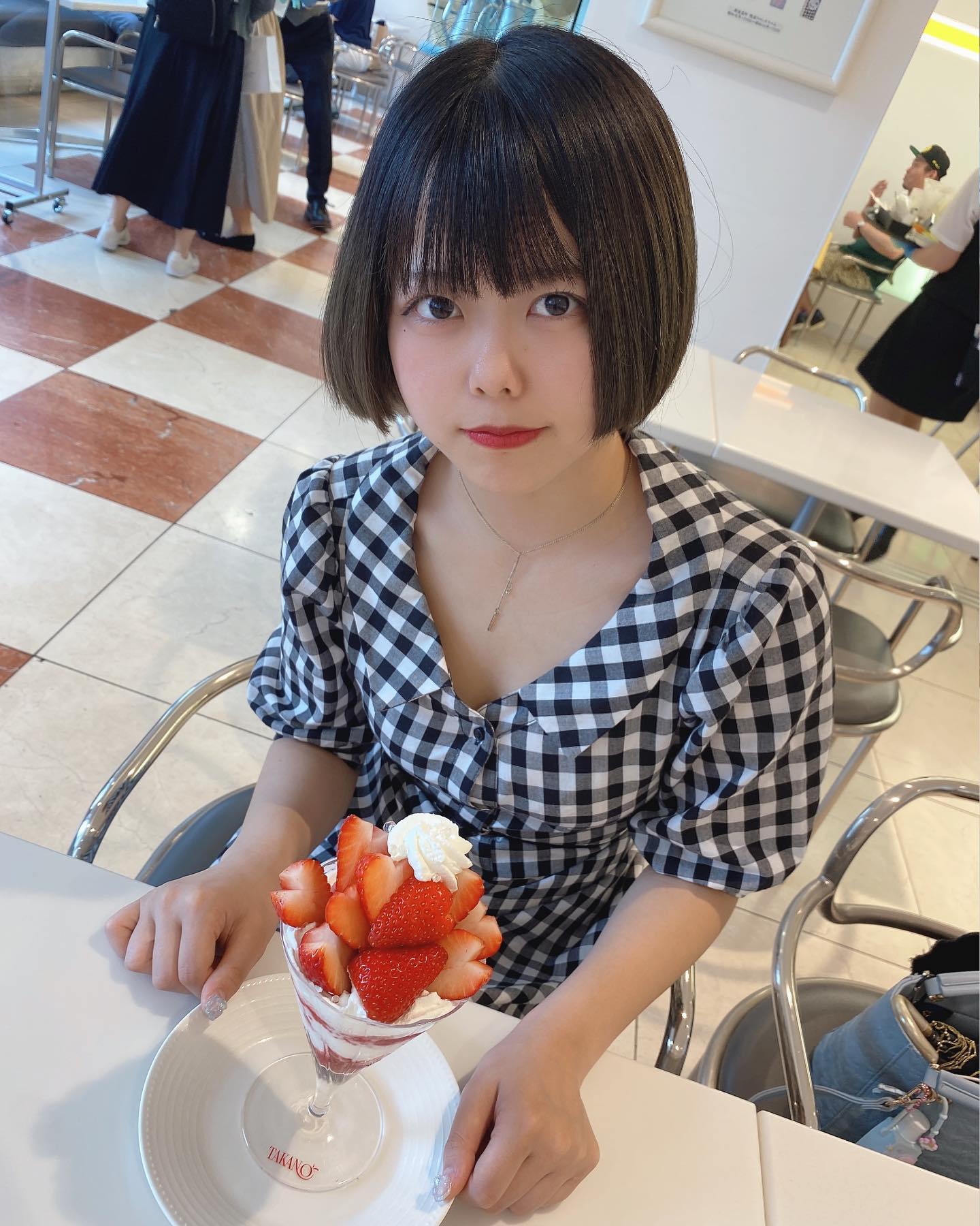 ちなぷぷ 高田ちなつ 胸 巨乳 おっぱい エロ TikToker インスタ 整形 限界酒飲み大学生系