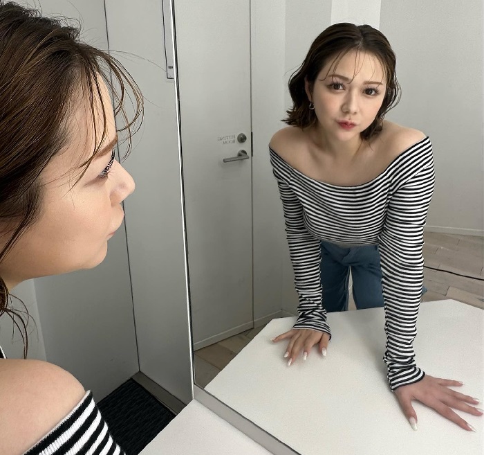 村重杏奈 胸 おっぱい 巨乳 谷間 尻 エロ グラビア 写真集 ノーブラ トップレス ヌード 乳首 水着 ビキニ 下着 ランジェリー インスタ