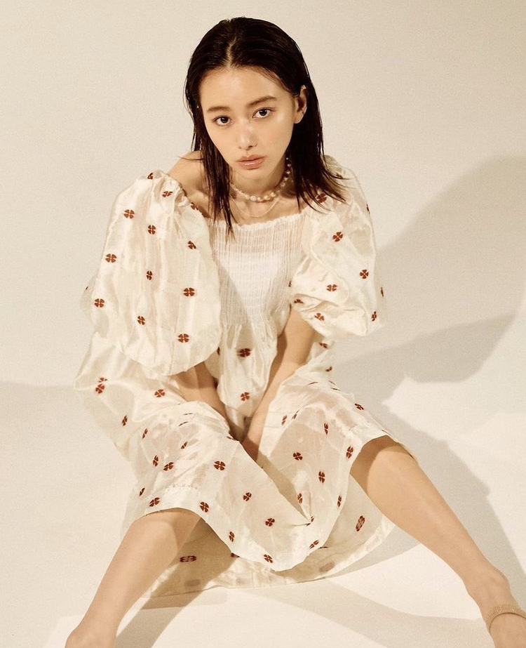 山本舞香 胸 おっぱい グラビア エロ
