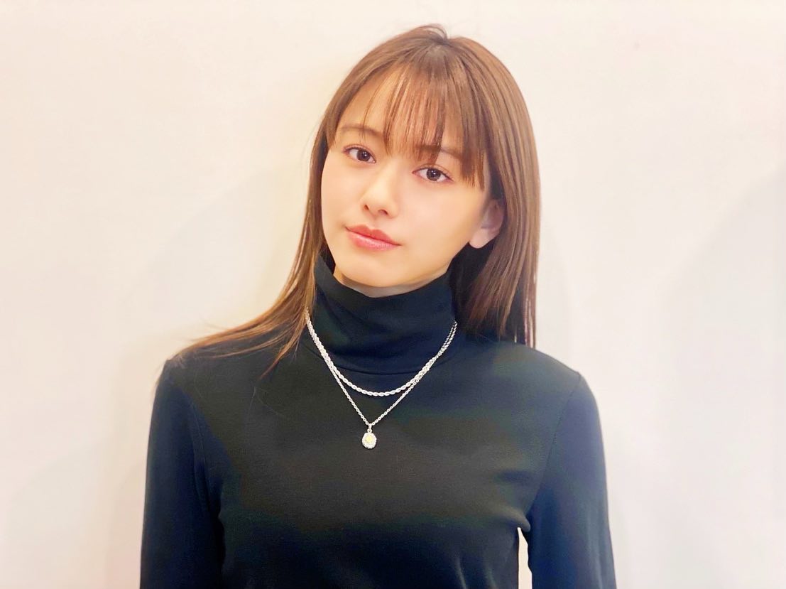 山本舞香 胸 おっぱい グラビア エロ