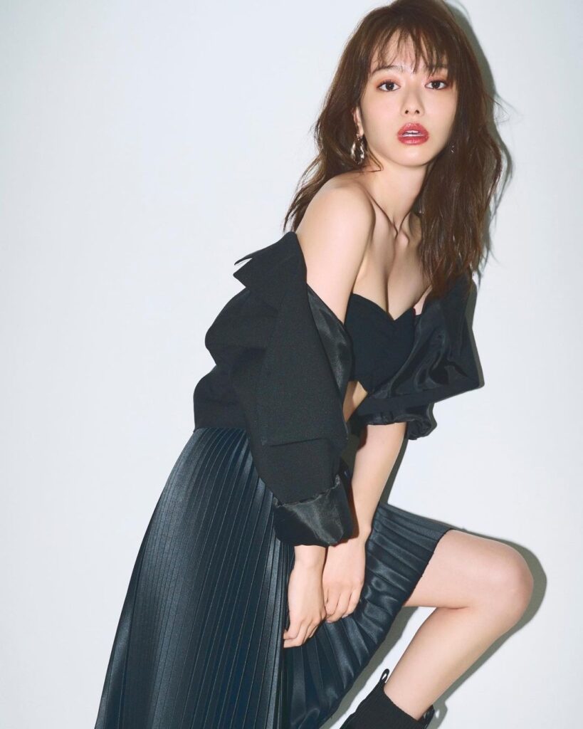 山本舞香 胸 おっぱい グラビア エロ