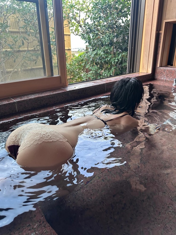 芹那 胸 おっぱい 尻 グラビア エロ ヌード 手ブラ 乳首 写真集 インスタ SDN48