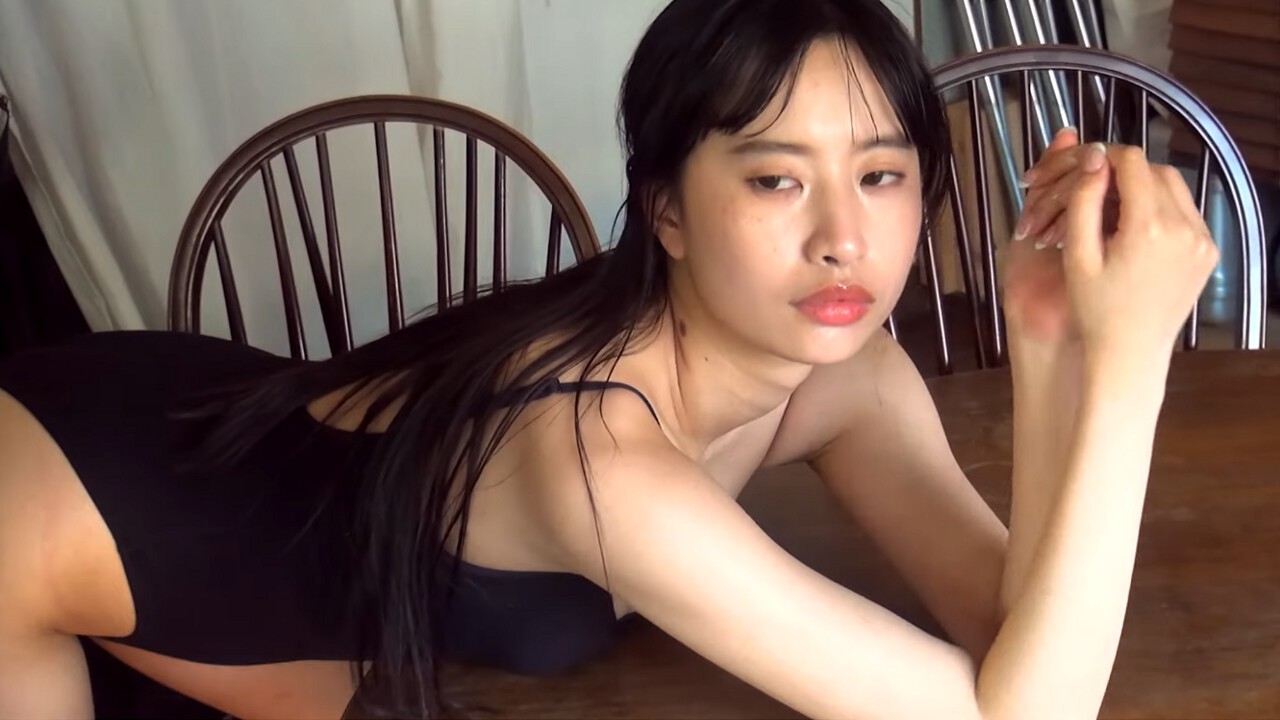 藤川らるむ 胸 巨乳 おっぱい グラビア 脚 エロ