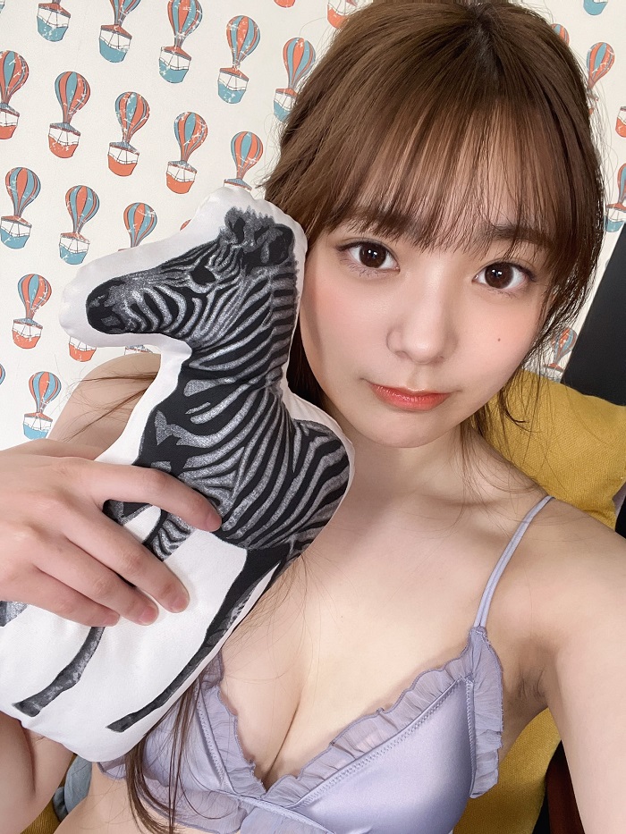 李始燕 イ・シヨン 胸 巨乳 おっぱい グラビア エロ NMB48 韓国 インスタ twitter 写真集