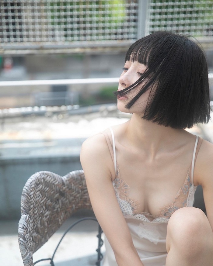 華村あすか 胸 おっぱい 巨乳 グラビア 写真集 エロ インスタ 仮面ライダー