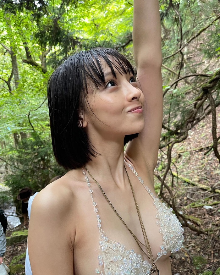 華村あすか 胸 おっぱい 巨乳 グラビア 写真集 エロ インスタ 仮面ライダー