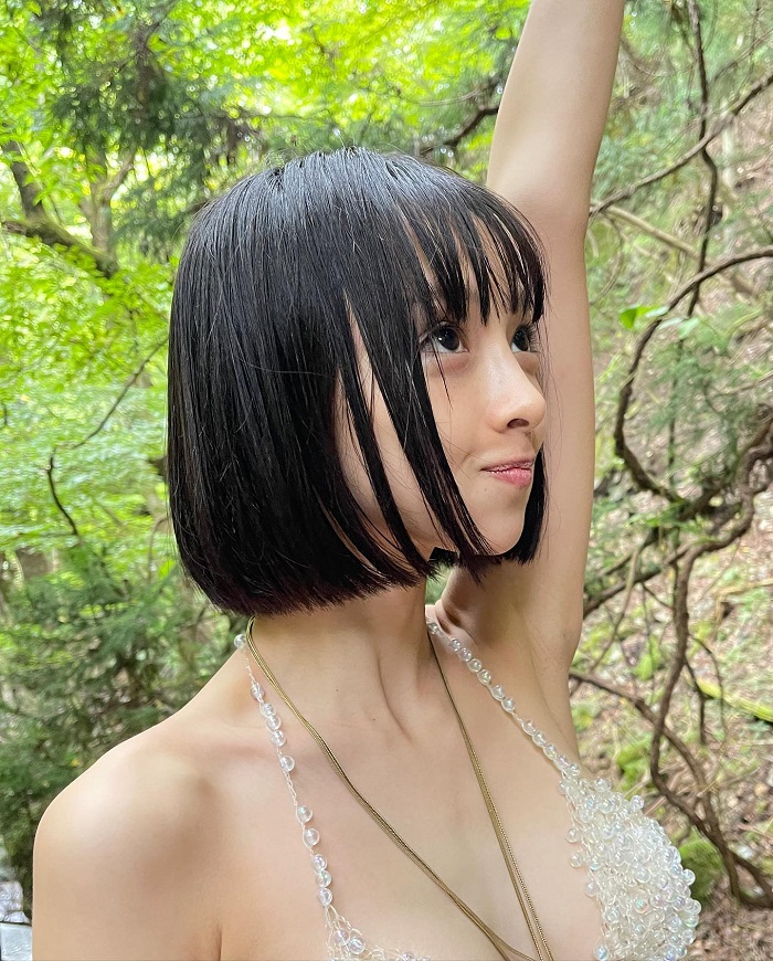 華村あすか 胸 おっぱい 巨乳 グラビア 写真集 エロ インスタ 仮面ライダー