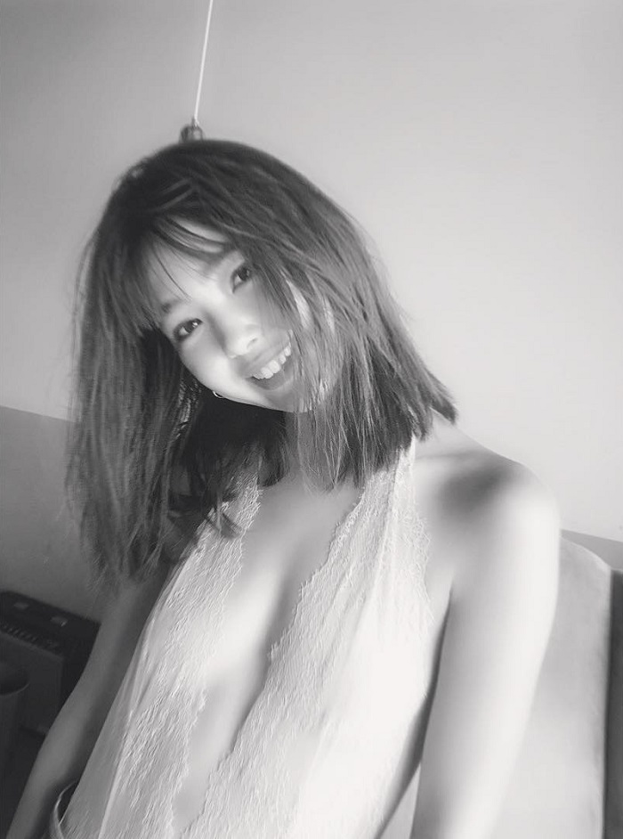 藤田ニコル 胸 おっぱい 巨乳 グラビア エロ 写真集 手ブラ ヌード 乳首 インスタ
