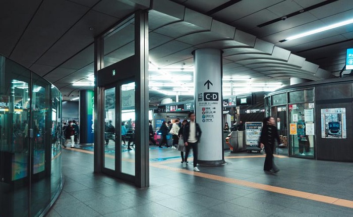 【画像】 女さん、駅構内で発情した結果ｗｗｗｗｗｗ