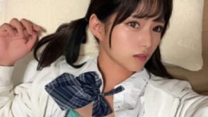 【画像】制服JKがスカートとパンツを脱がされるいじめがエロすぎる
