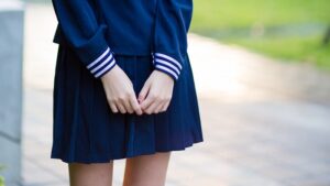 【画像】ノーブラで登校する制服JKｗｗｗｗｗ