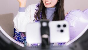 【画像】女性声優さん、生配信で胸が丸見えｗｗｗｗ