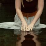 【画像】ノーブラ女子が水遊びした結果ｗｗｗｗｗ