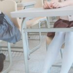 【画像】大人パンツ履いてる生意気なミニスカJKのパンチラｗｗｗｗ