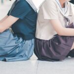 【画像】体操座りでパンチラさせる二人組の美人お姉さんｗｗ