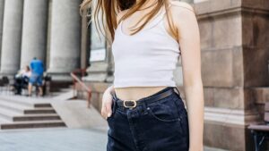 【画像】ノーブラ女さん、ドスケベな服着て外出してしまうｗｗｗｗ