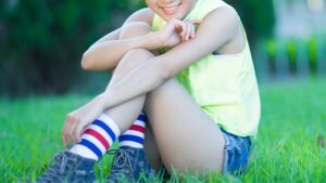 【画像】ノーブラ美少女、貧乳ぽろりセルフお○ぱい揉みｗｗｗｗ