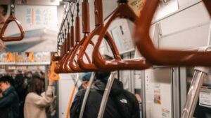 【画像】電車通勤するパンチラOLのノーブラ乳首ｗｗｗｗｗｗｗｗｗｗｗｗｗ