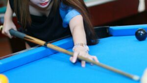 【画像】プロビリヤード選手、ノーブラお○ぱい横乳がエロすぎるｗｗｗｗ