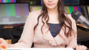 【画像】報道番組で巨乳おっぱいが完全に見える胸チラｗｗｗｗｗ