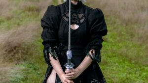 【画像】太ももがHなコスプレイヤー、ギリ割れ目まで見せつけてしまうｗｗ