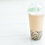 【画像】パンツ丸出しでタピオカを飲むJKが見つかるｗ