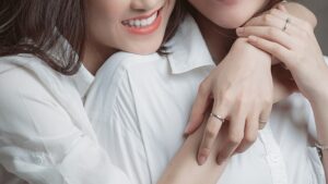 【画像】元人気アイドルの2人、AVデビューしてしまうｗｗ