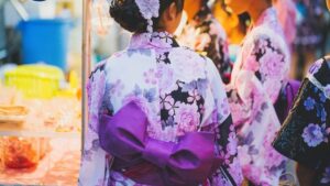 【画像】とんでもないおっぱいで夏祭りを満喫する女の子ｗｗｗｗｗ