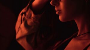 【画像】巨乳メガネ女子さん、女性器のスジを開示ｗｗｗ