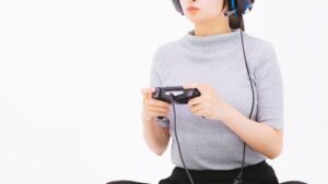 【画像】最近の女の子、ゲームするときはほぼ裸ｗｗｗｗ