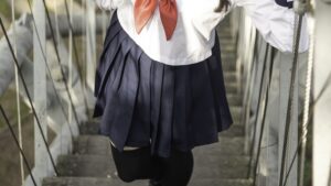 【画像】JKさん、階段で転んでパンツ丸見えになってしまうｗｗｗｗｗｗ