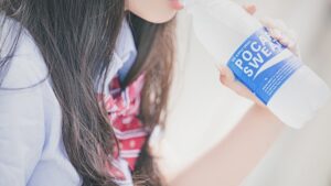 【画像】おパンツ丸見えミニスカJKが熱中症で倒れ搬送されるｗｗｗｗｗｗｗｗｗｗｗｗｗｗｗ