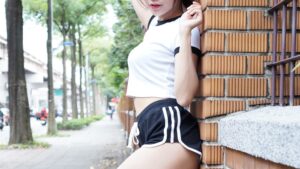 【動画】巨乳地下アイドルの横乳丸出しノーブラ衣装がエロすぎるｗｗｗ