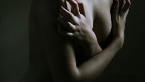 【画像】元アイドルのおっぱい丸出し覚醒全裸が芸術すぎるｗｗｗｗ