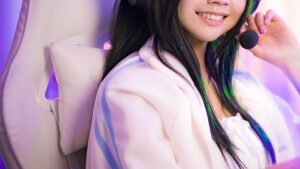 【動画】顔90点・身体70点の女配信者、ドスケベ過ぎるｗｗｗｗ