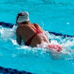 【画像】競泳水着、乳首が立ったら丸わかりの仕様だったｗｗｗｗ