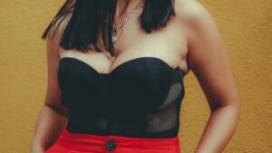 【画像】38歳のお姉さん、とんでもないお乳を見せつけてしまうｗｗ