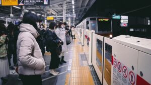 【画像】とんでもないドスケベ女、電車に乗り込むｗｗｗｗｗｗ