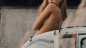 【画像】卑猥な身体を隠す気がない女の爆乳ボディｗｗｗｗｗ