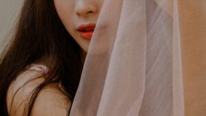 【画像】38歳のお姉さん、とんでもないお○ぱいを見せつけてしまうｗｗｗ