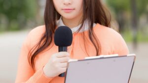 【動画】女子アナさん、盛大にずっこけてパンツ丸出しｗｗｗ