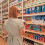 【画像】スーパーにケツ丸出しの女いたｗｗ