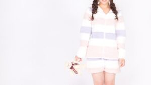 【画像】巨乳女性、男性が一番興奮する部屋着No.1の例のアレを着た写真を投稿ｗｗ