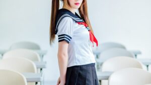 【画像】JKさん、体育館でマイクロビキニになってしまうｗｗｗｗ