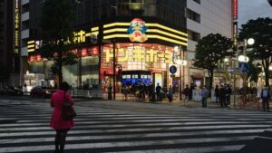 【画像】ドンキホーテでパンチラｗｗｗ