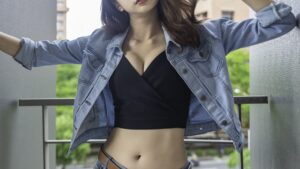 【画像】中川翔子たんジャケット前全開で⋯