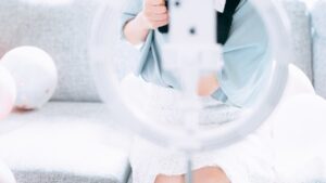 【動画】美人配信者、配信中におっぱいポロリ丸見えアクシデントｗｗｗ